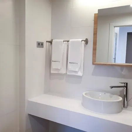 Ginosi Pedralbes Hotel 3*
