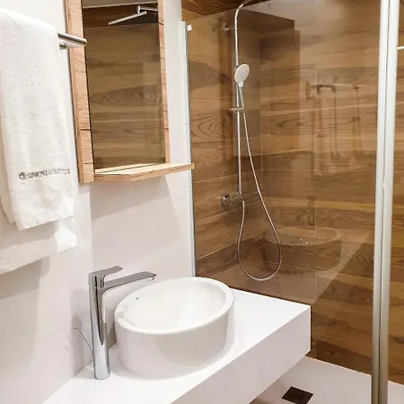 Hotel Ginosi Pedralbes 3*