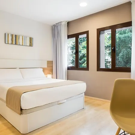Ginosi Pedralbes Hotel 3*