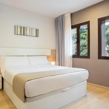 Ginosi Pedralbes Hotel 3*