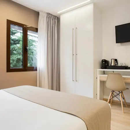 Hotel Ginosi Pedralbes 3*