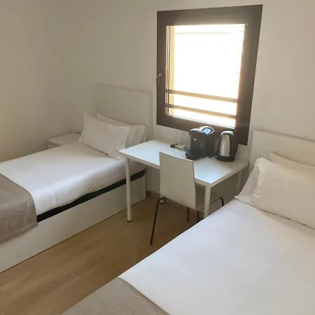 Ginosi Pedralbes Hotel 3*